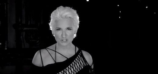 Диана Арбенина, черно белое фото