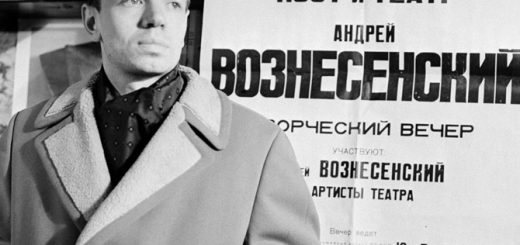 Андрей Вознесенский на фоне своей афиши