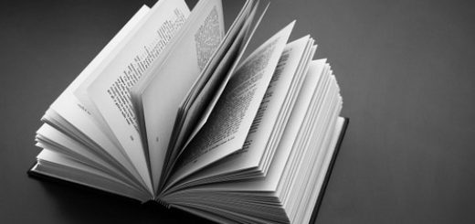 Открытая книга, черно-белая картинка
