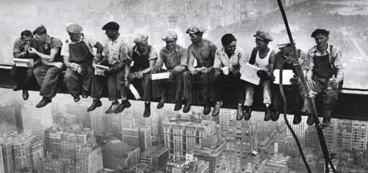 советские рабочие, взаимовыручка, черно-белое фото