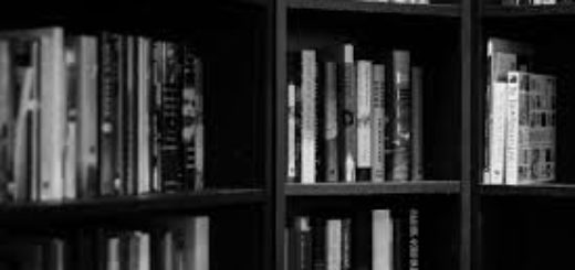 книги на полках