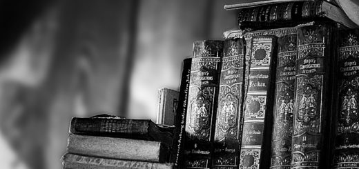 старые драгоценные антикварные книги
