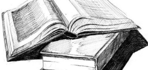 открытые книги на столе