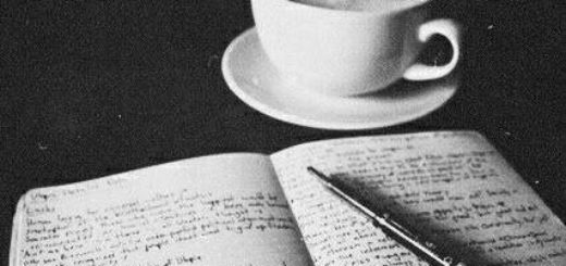 книга и чай, настольный натюрморт